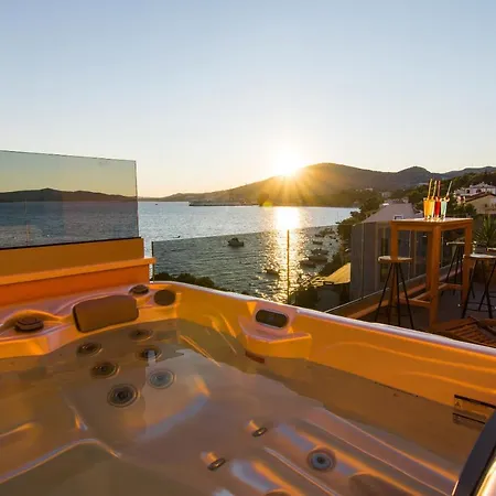 Sunset Apartment *