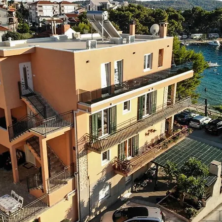 Sunset Apartment *
