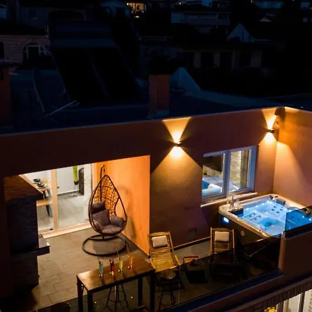 Sunset Apartment *