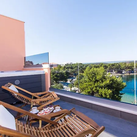 Sunset Apartment *